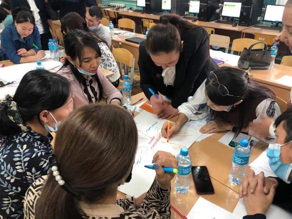 Жаңартылған білім беру мазмұны бойынша жас мамандармен іс- тәжірибе бөлісу