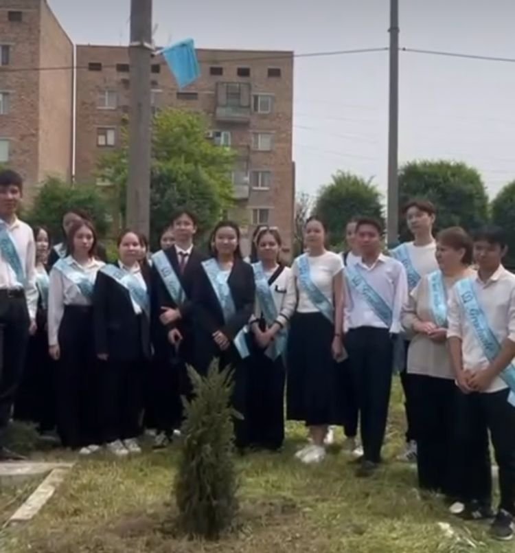 Түлектердің ағаш отырғызуы